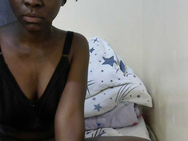 Queenbeea online show from August 9, 10:00 pm