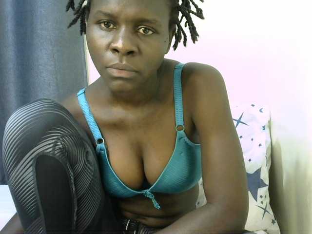 Queenbeea online show from August 10, 3:35 pm