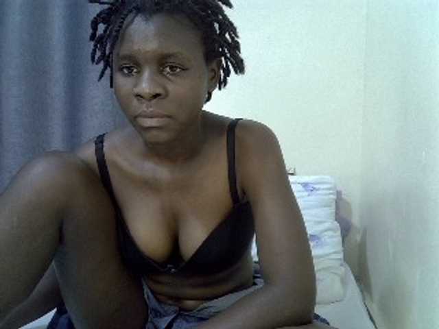 Queenbeea online show from August 12, 2:25 am