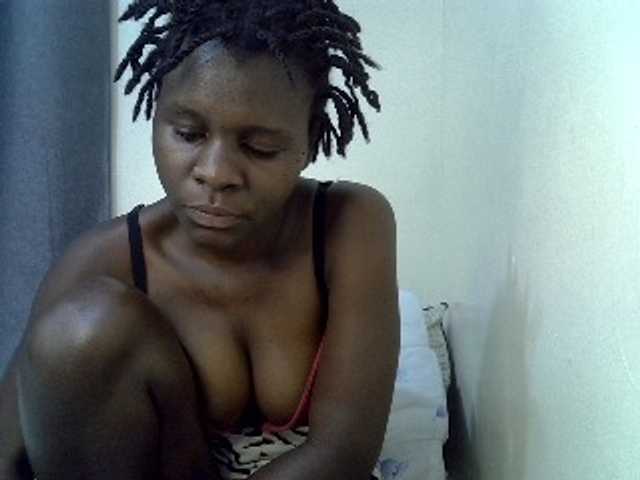 Queenbeea online show from August 14, 6:00 pm