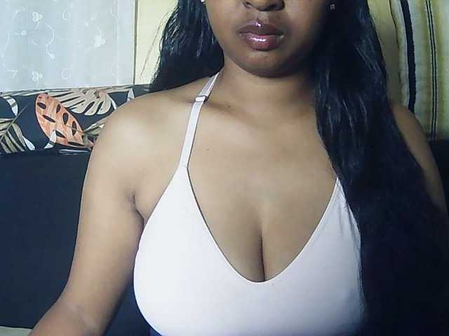 Queenihot online show from August 3, 5:47 am