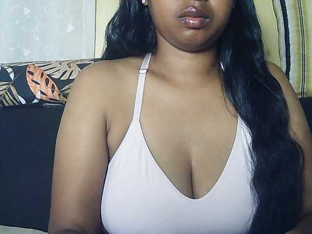 Queenihot online show from August 3, 6:53 am