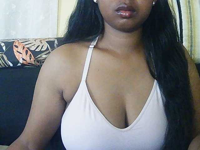 Queenihot online show from August 3, 11:50 am