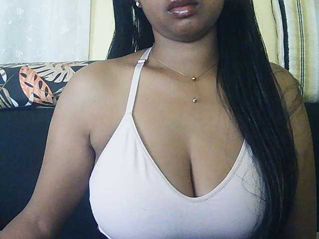 Queenihot online show from August 4, 5:26 am