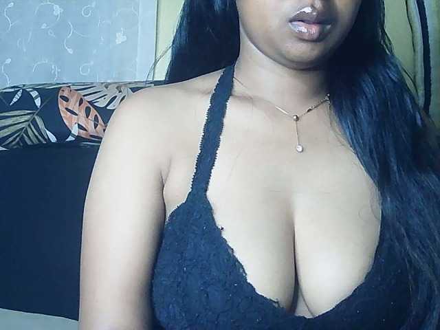 Queenihot online show from August 6, 5:28 am