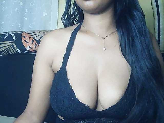 Queenihot online show from August 7, 5:29 am