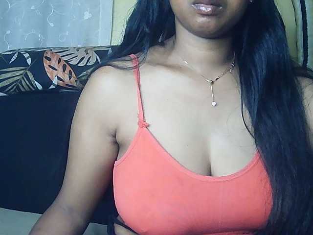 Queenihot online show from August 7, 10:15 am