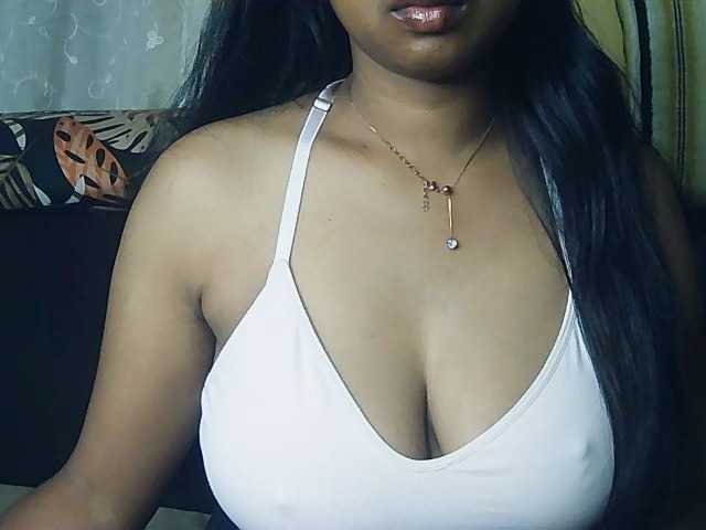 Queenihot online show from August 8, 5:29 am