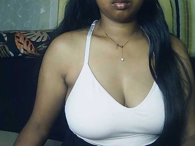 Queenihot online show from August 8, 6:35 am
