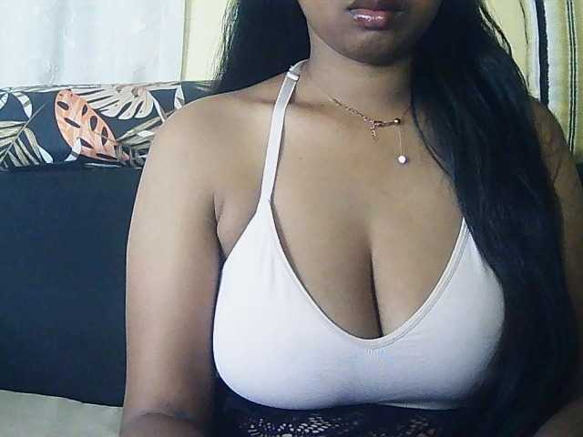 Queenihot online show from August 9, 5:30 am