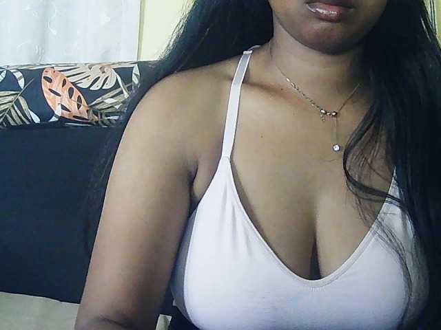 Queenihot online show from August 9, 6:36 am