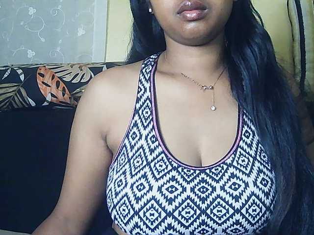 Queenihot online show from August 13, 7:00 am