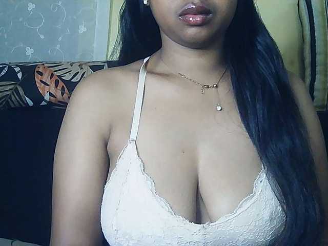 Queenihot online show from August 14, 5:11 am