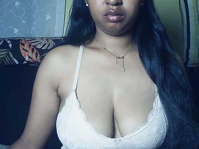 Queenihot online show from August 14, 6:17 am