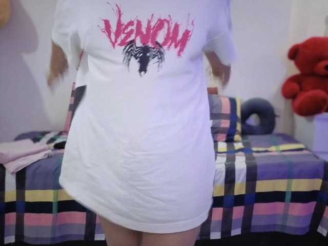 QuestQueen online show from August 3, 8:49 pm