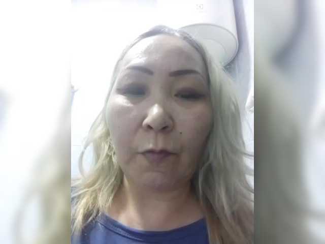 Qweentis online show from August 3, 6:15 pm
