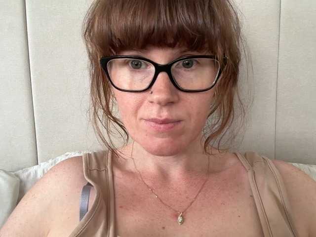 REDHEADROSIE online show from August 11, 9:00 am
