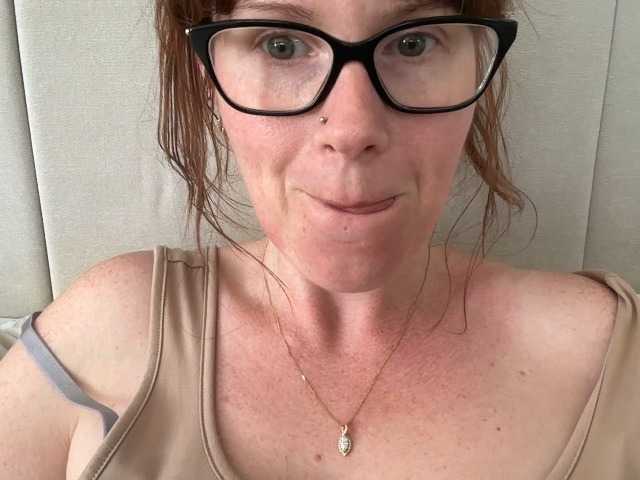 REDHEADROSIE online show from August 11, 1:46 pm
