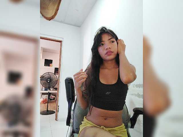 ROOMEXOTIC11 online show from August 4, 12:46 pm