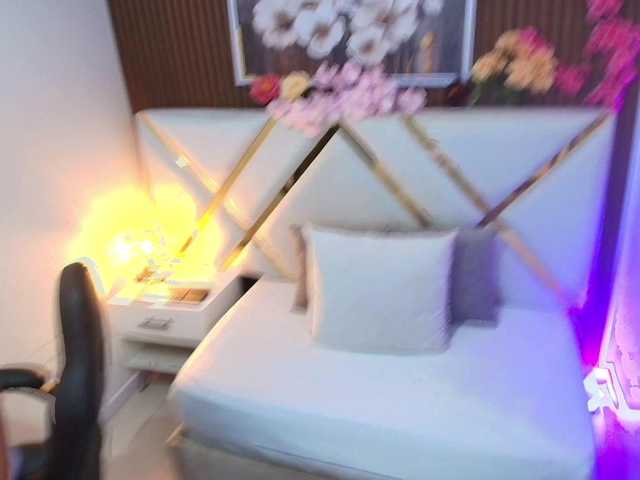 Realdoncella online show from August 7, 3:28 am