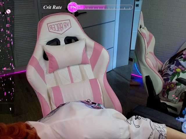 RedVelveten online show from August 14, 3:04 pm