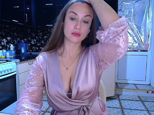 Bonita  online show from August 7, 4:40 pm