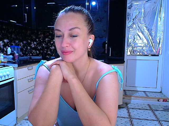Bonita  online show from August 9, 4:30 pm