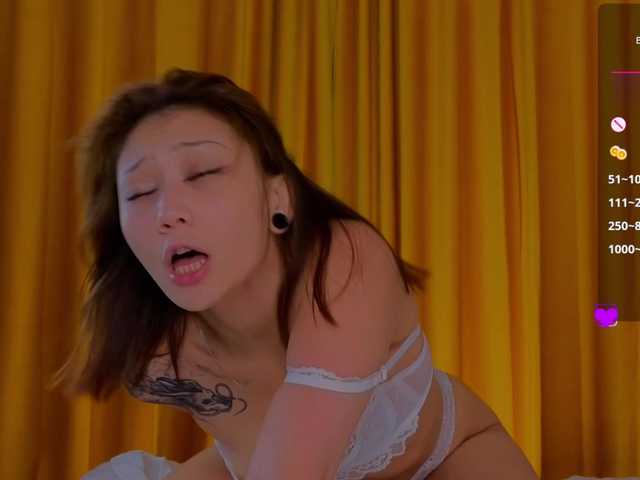 RenaWong online show from July 12, 6:14 pm