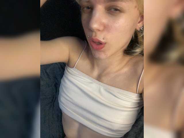 ReneYolker online show from August 18, 8:48 pm