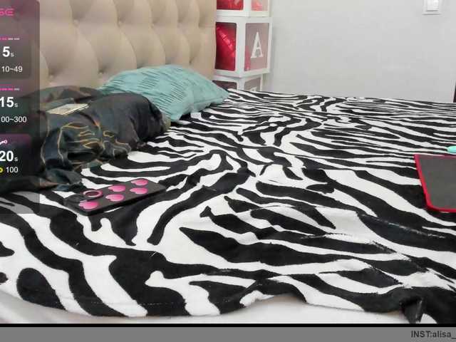 RexxaRose online show from March 31, 5:54 pm