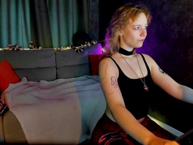 Ricki-Bloom online show from August 5, 1:14 am