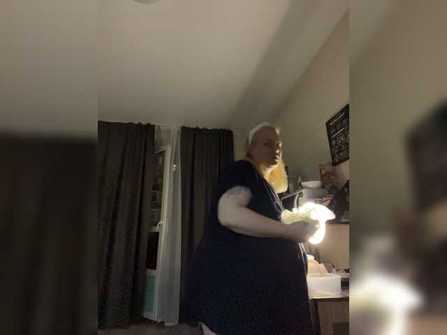 RobinLili online show from June 30, 8:21 pm