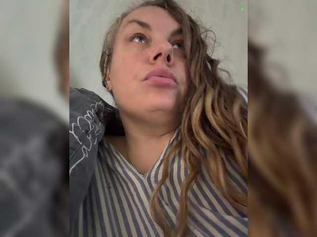 RobinLili online show from August 17, 1:38 pm