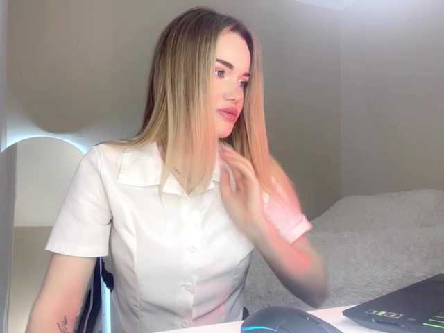 RosalindRayas online show from August 10, 9:33 am
