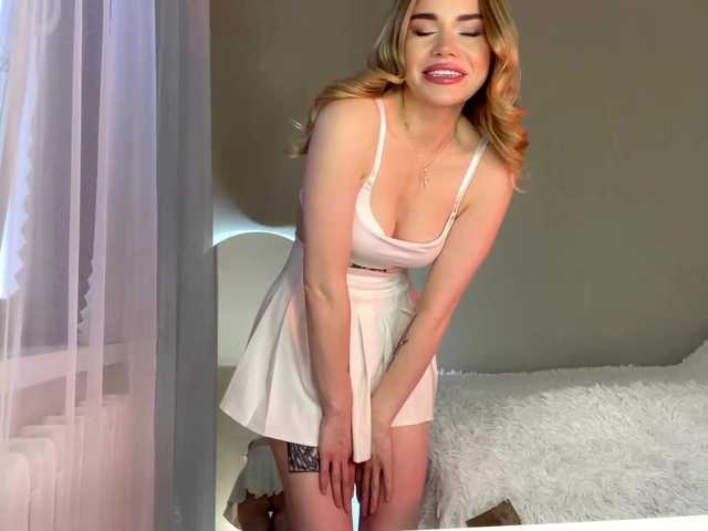 RosalindRayas online show from August 11, 11:45 am