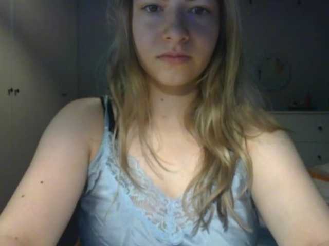 RosieJune online show from August 3, 6:42 am