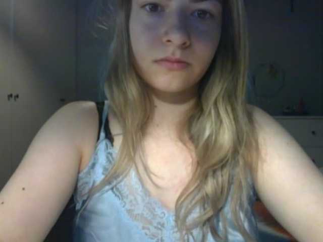 RosieJune online show from August 3, 7:48 am