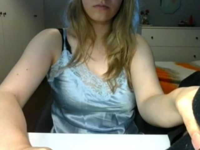 RosieJune online show from August 3, 8:54 am