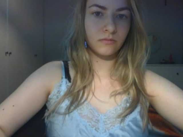 RosieJune online show from August 3, 10:33 am