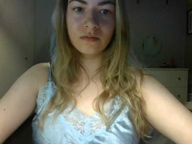 RosieJune online show from August 4, 7:05 am