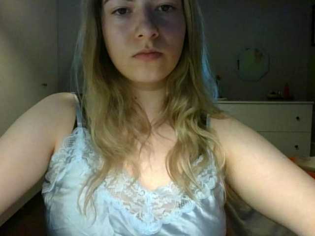 RosieJune online show from August 4, 8:11 am