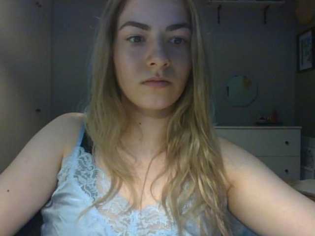 RosieJune online show from August 4, 10:34 am