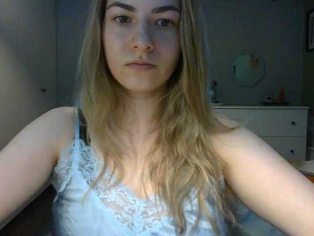 RosieJune online show from August 4, 11:40 am