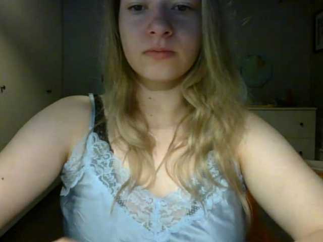 RosieJune online show from August 5, 7:17 am