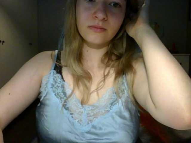 RosieJune online show from August 5, 8:23 am