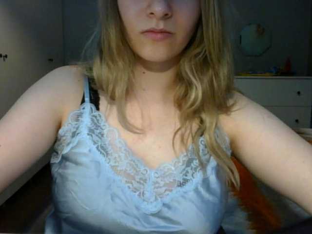 RosieJune online show from August 5, 10:57 am