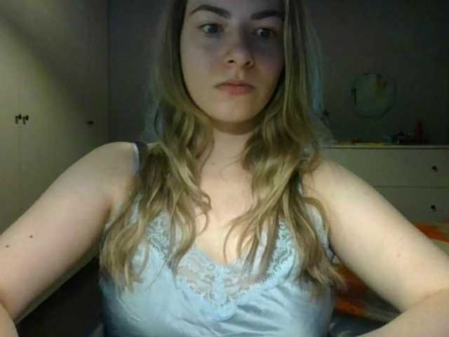 RosieJune online show from August 7, 6:46 am