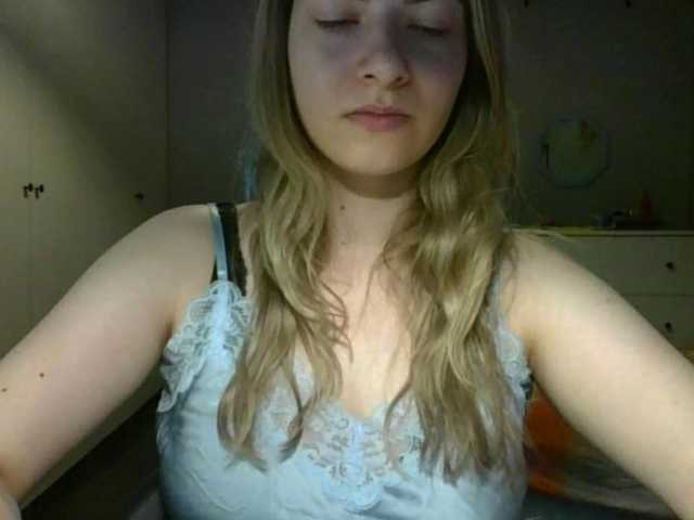 RosieJune online show from August 7, 7:52 am