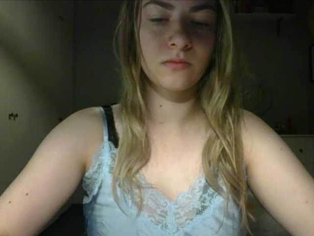 RosieJune online show from August 10, 6:37 am