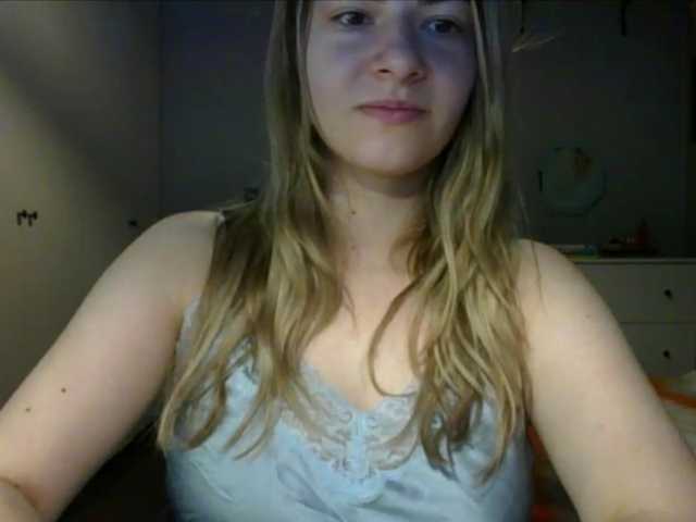 RosieJune online show from August 10, 7:43 am